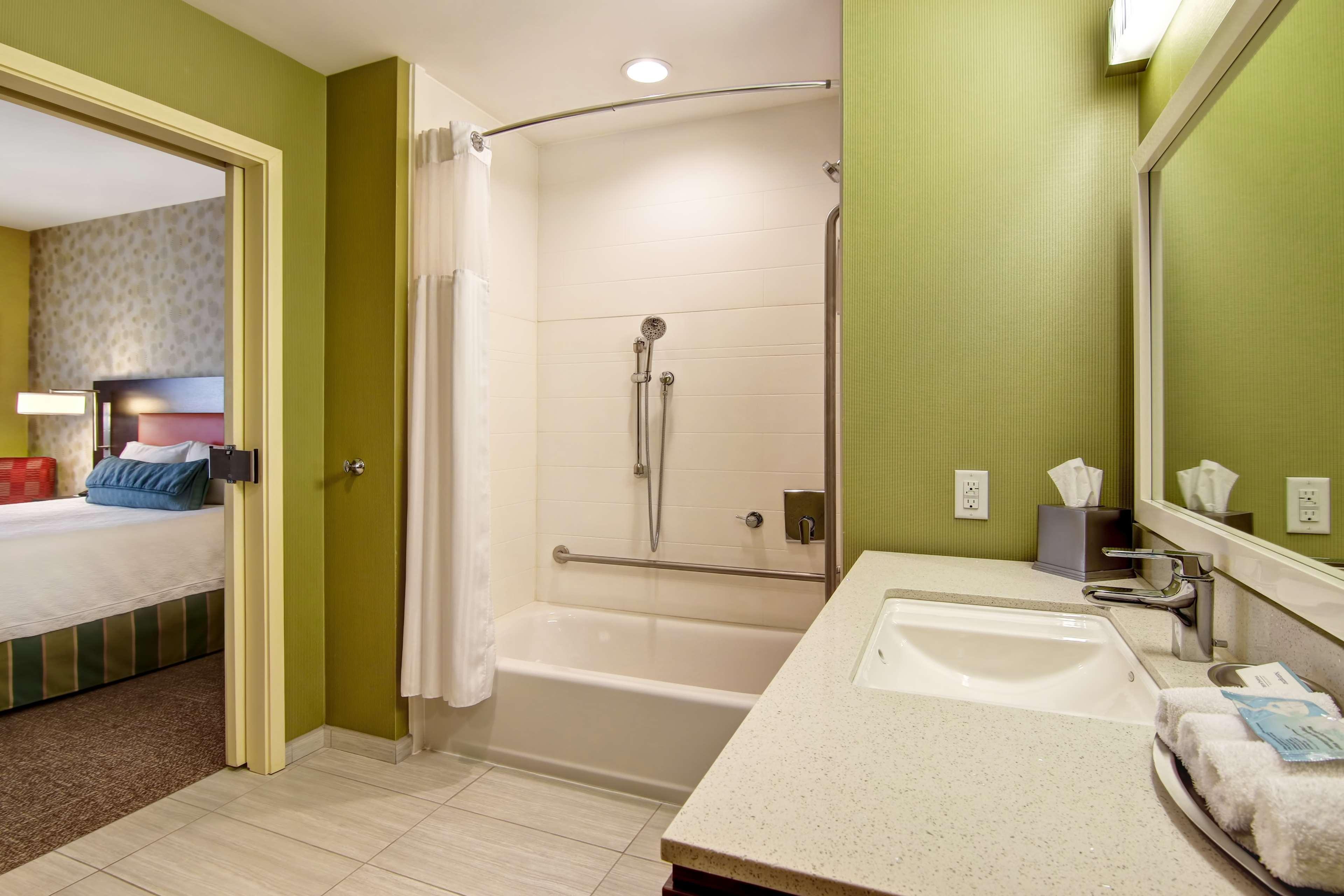 Home2 Suites By Hilton West Едмънтън Екстериор снимка
