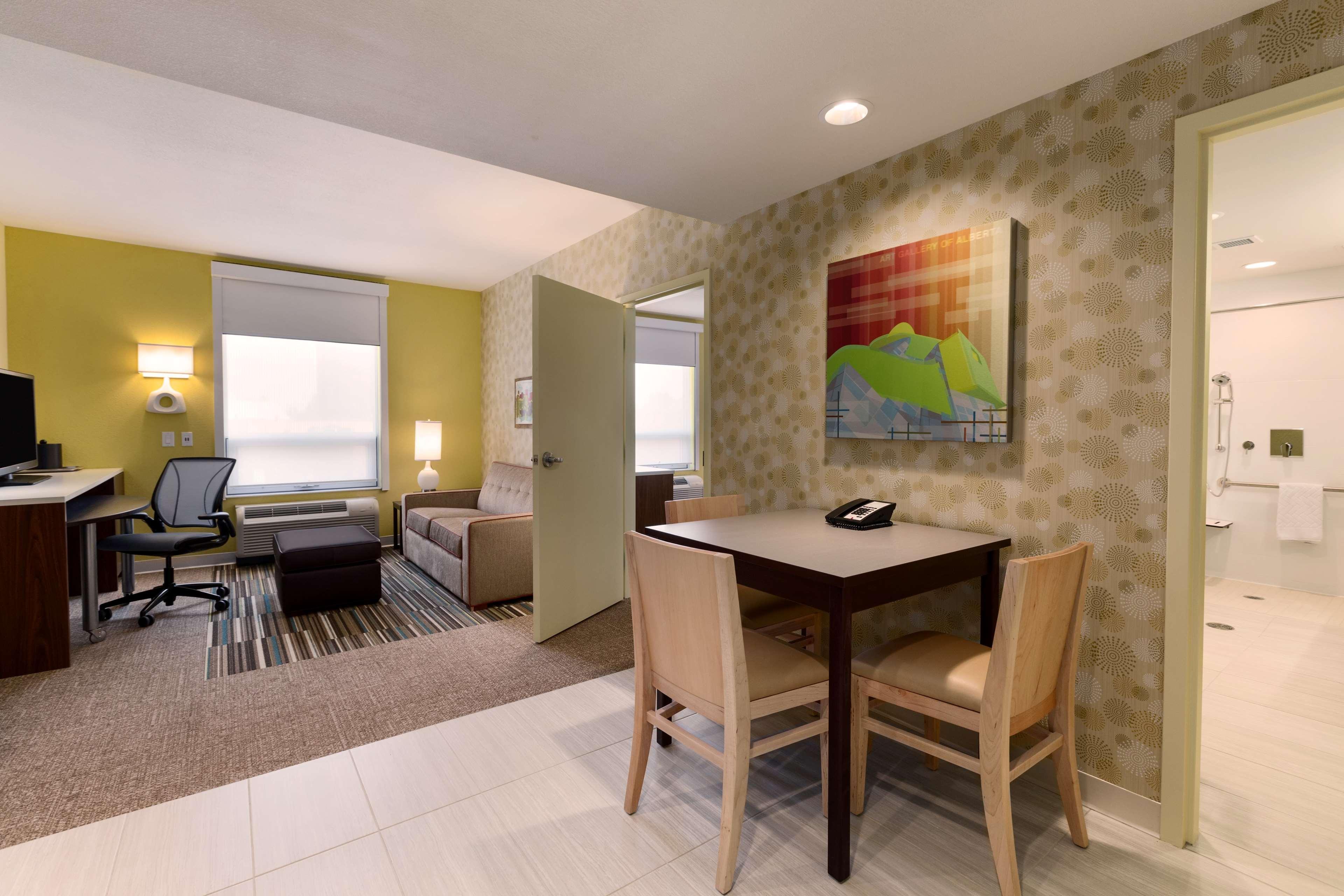 Home2 Suites By Hilton West Едмънтън Екстериор снимка