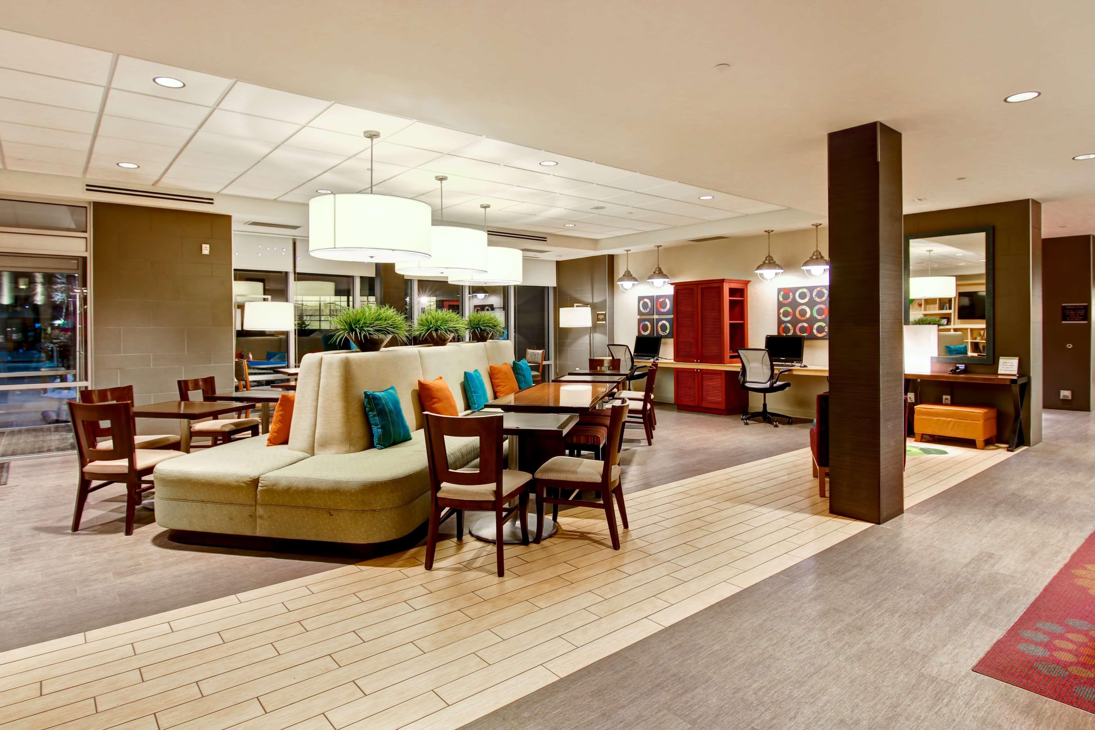 Home2 Suites By Hilton West Едмънтън Екстериор снимка