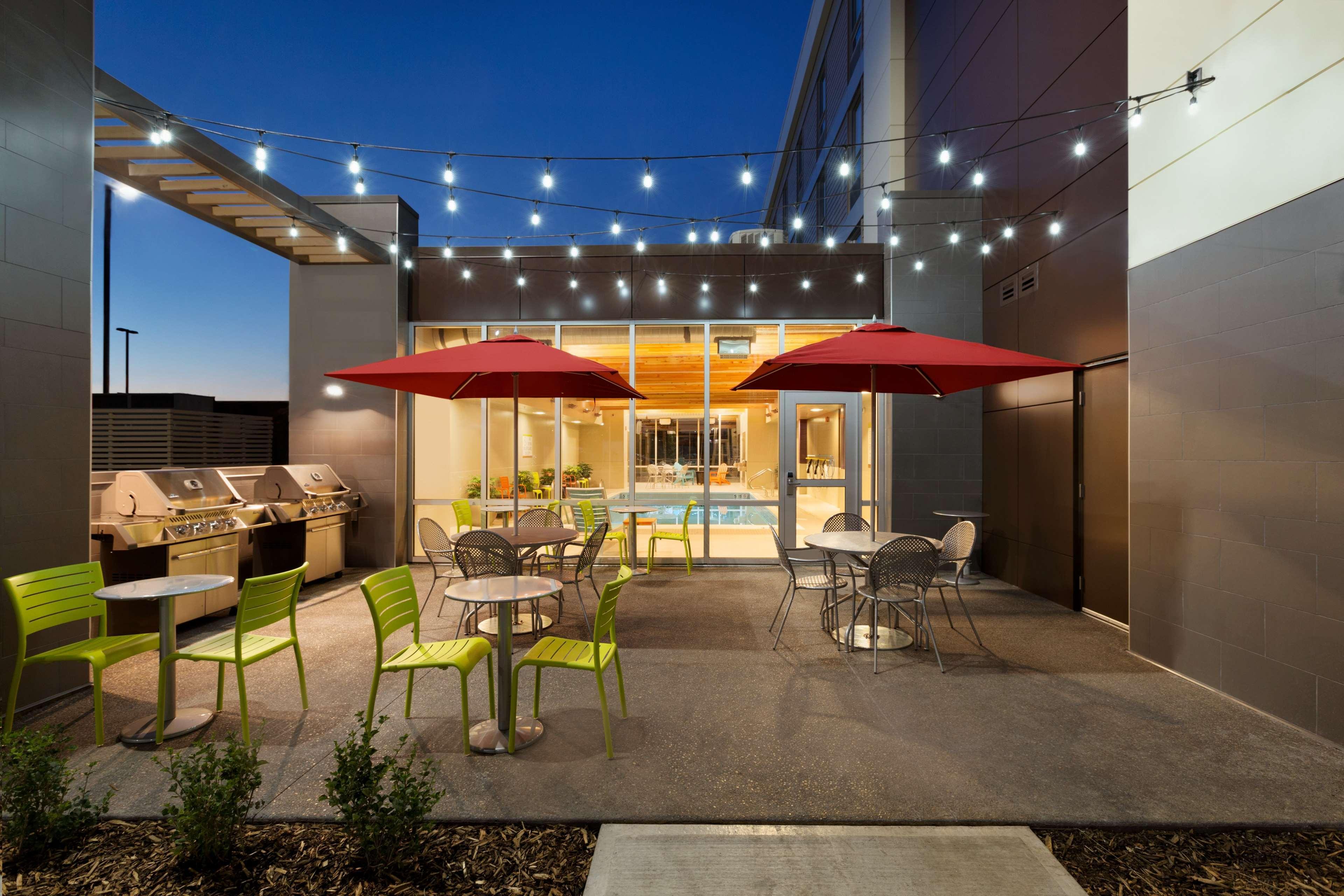 Home2 Suites By Hilton West Едмънтън Екстериор снимка