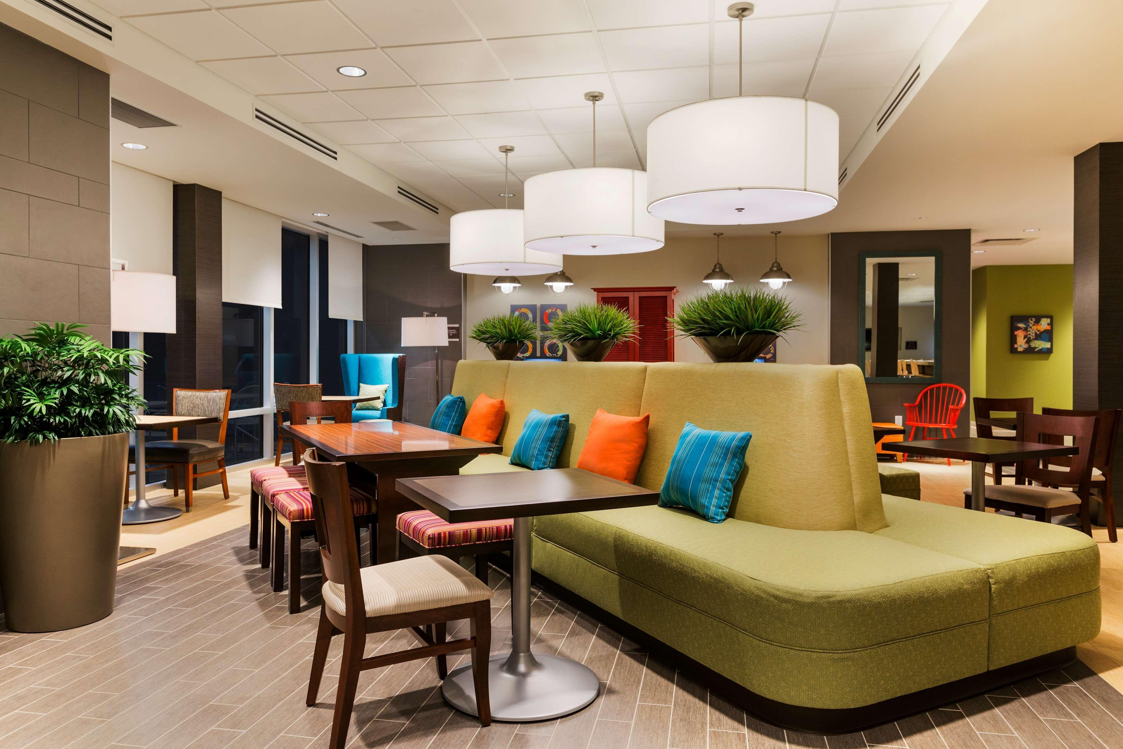 Home2 Suites By Hilton West Едмънтън Екстериор снимка