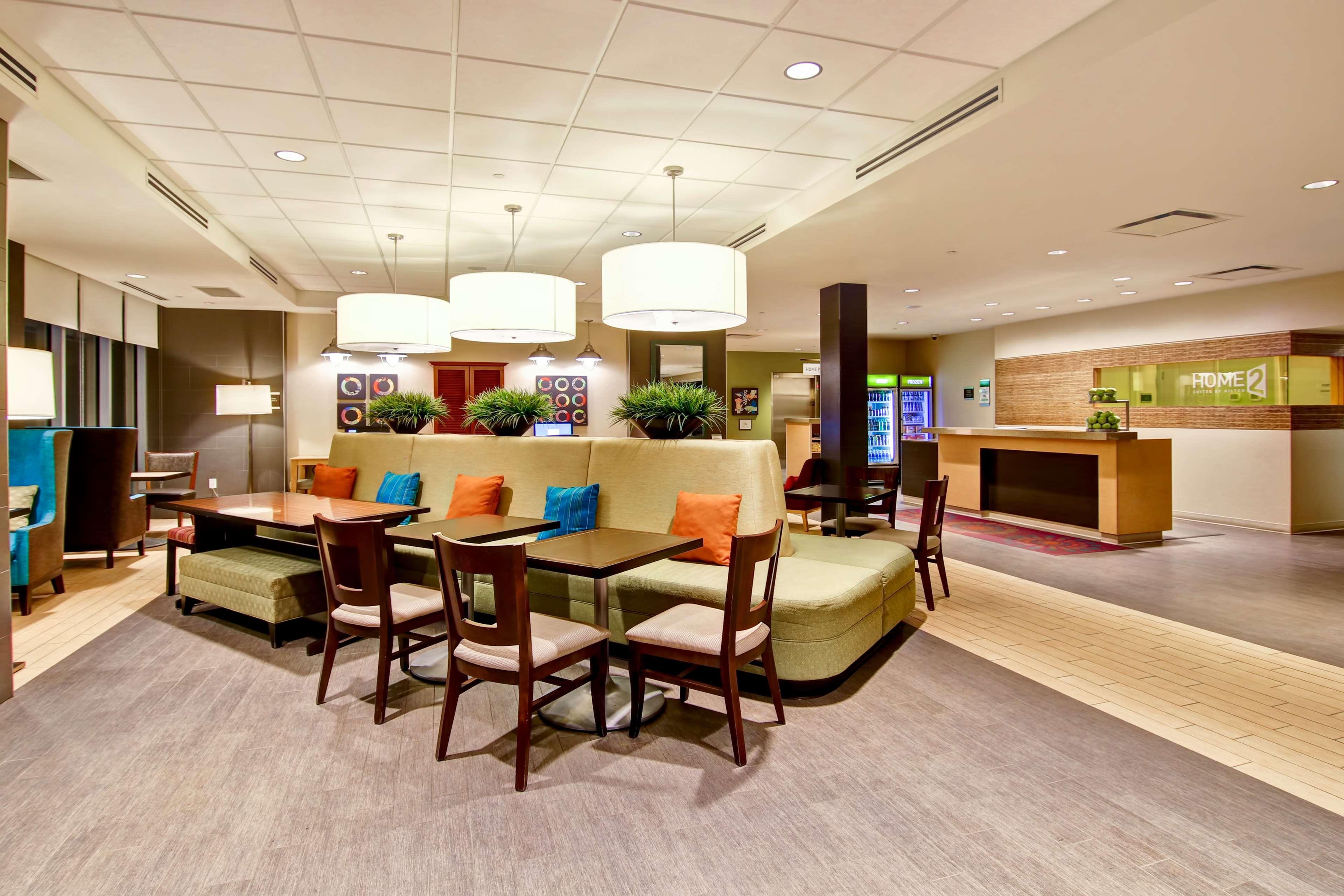 Home2 Suites By Hilton West Едмънтън Екстериор снимка