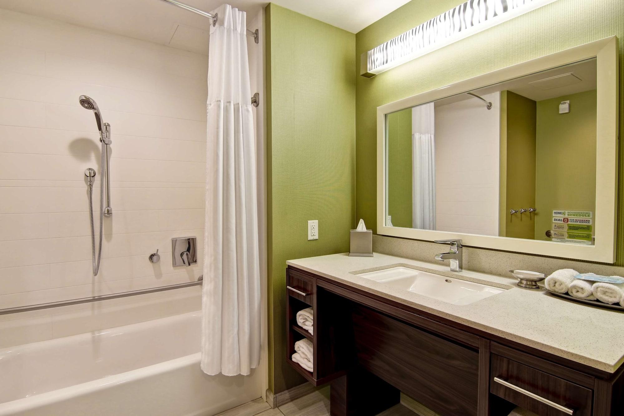 Home2 Suites By Hilton West Едмънтън Екстериор снимка