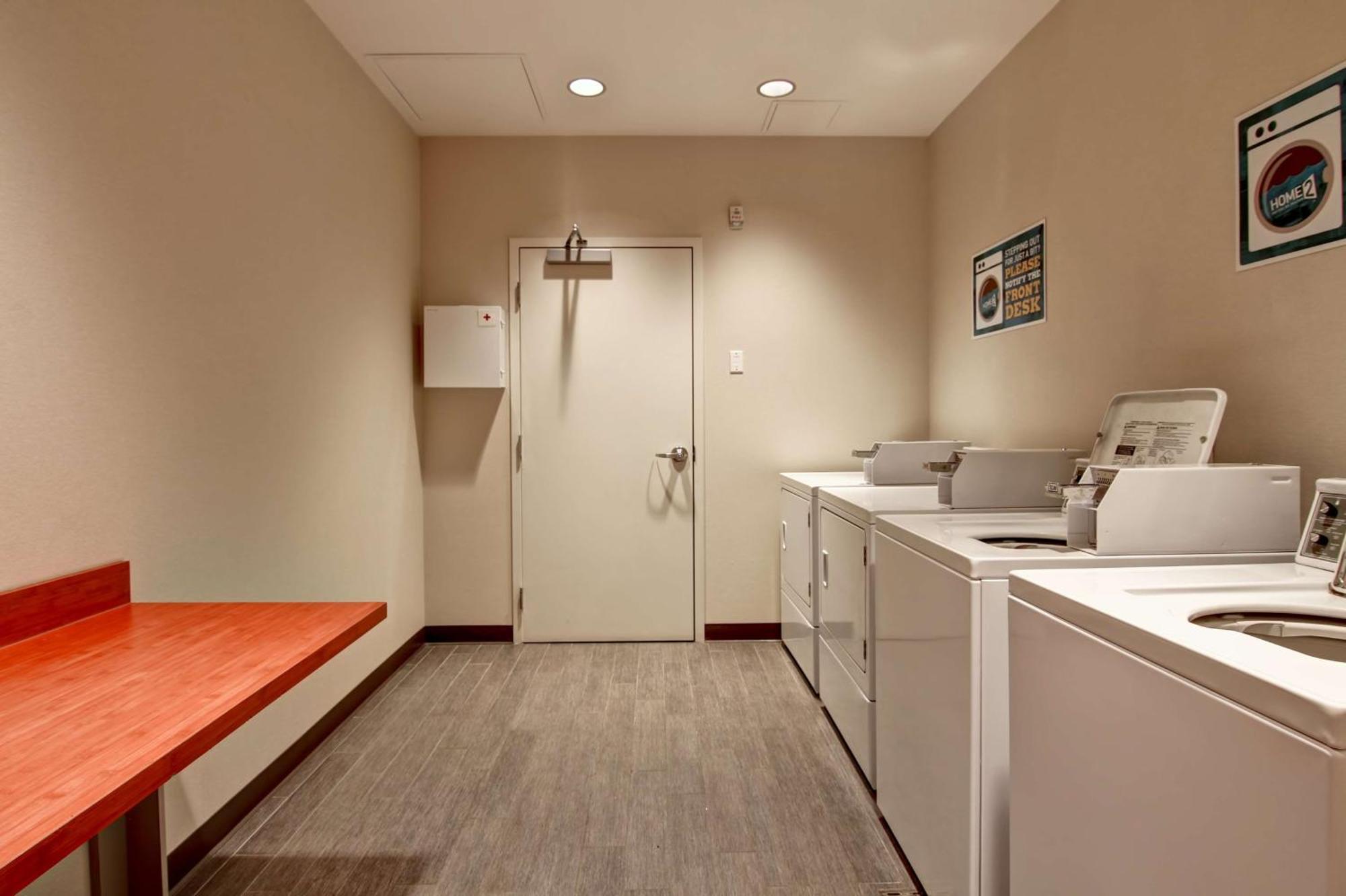 Home2 Suites By Hilton West Едмънтън Екстериор снимка